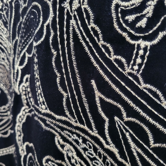 Calvin Klein Black Velvet and Gold Paisley Embroidered Dress Gold Zip 8 NWT - Picture 4 of 16